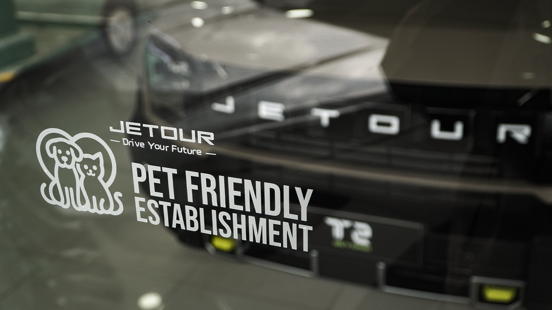 Starting this October, JETOUR Auto PH welcomes your pets into its showrooms